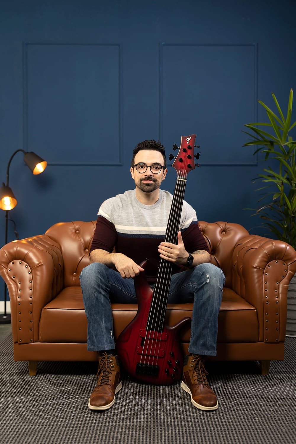 Fernando Molinari tocando contrabaixo